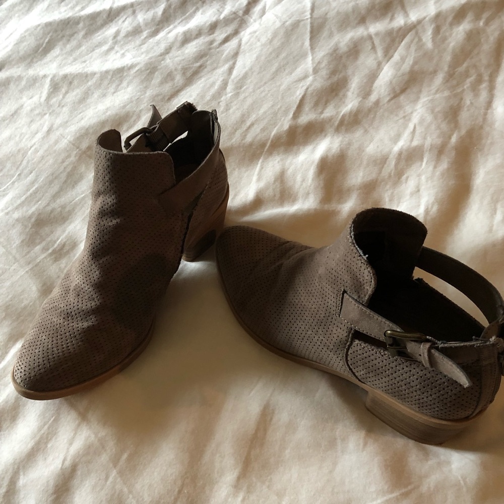 Women’s shoes
